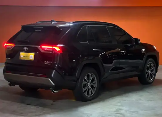 TOYOTA-RAV4-2024