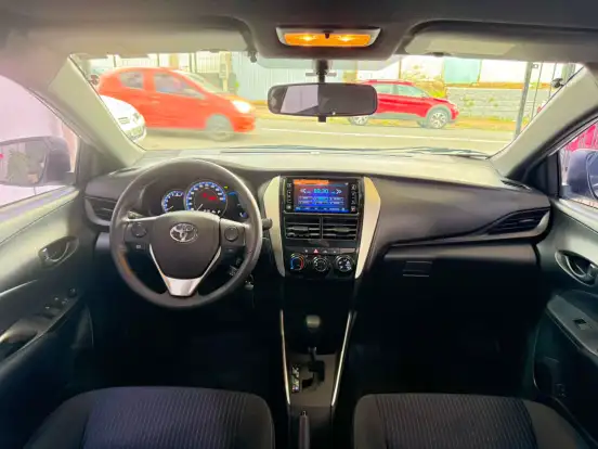 TOYOTA-YARIS-2021