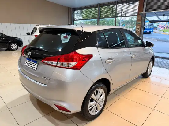 TOYOTA-YARIS-2019