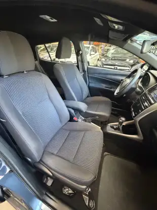 TOYOTA-YARIS-2021