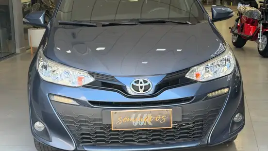 TOYOTA-YARIS-2021