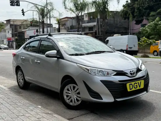 TOYOTA-YARIS-2020