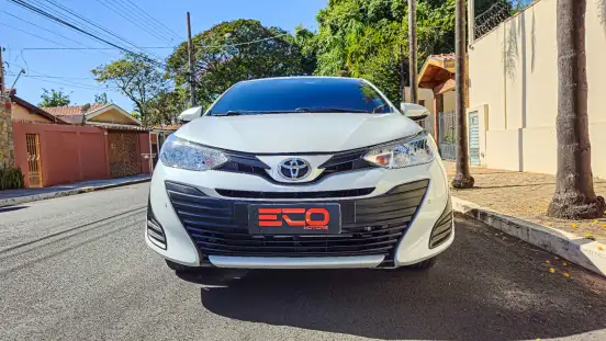 TOYOTA-YARIS-2021