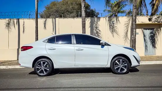 TOYOTA-YARIS-2021