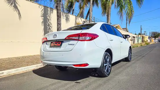 TOYOTA-YARIS-2021