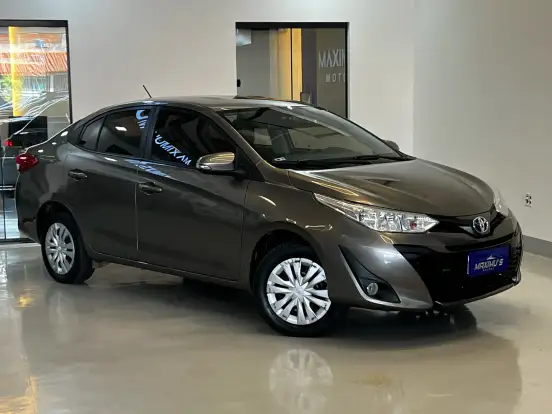 TOYOTA-YARIS-2019