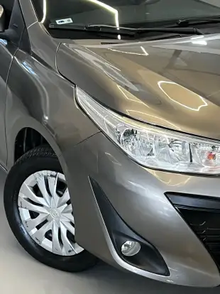 TOYOTA-YARIS-2019