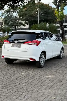 TOYOTA-YARIS-2022