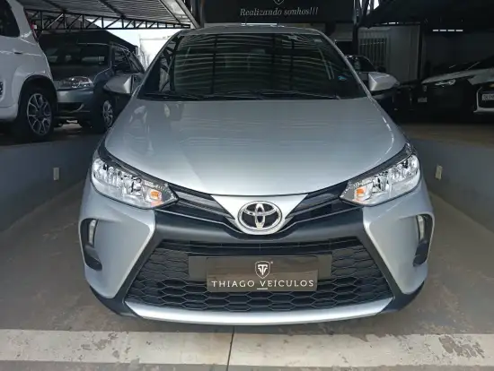 TOYOTA-YARIS-2022