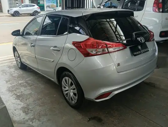 TOYOTA-YARIS-2022