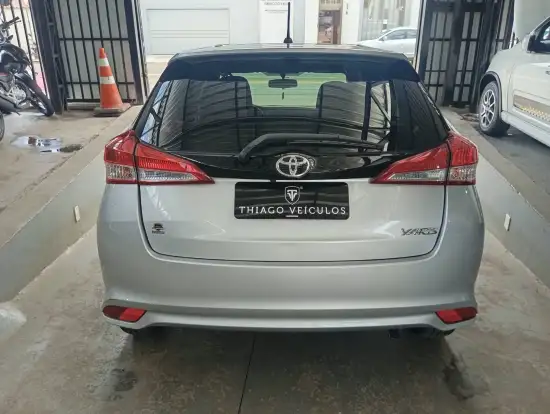 TOYOTA-YARIS-2022