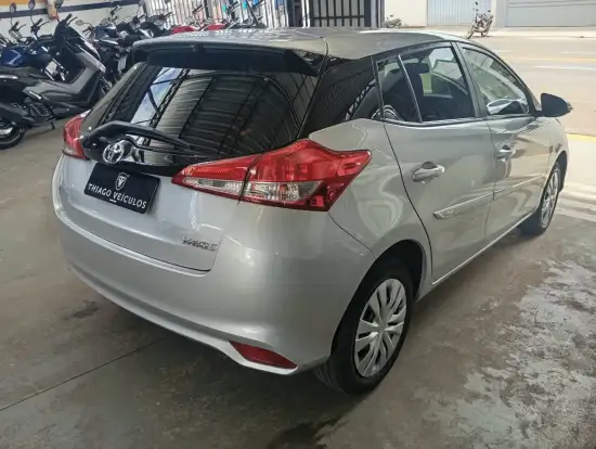 TOYOTA-YARIS-2022