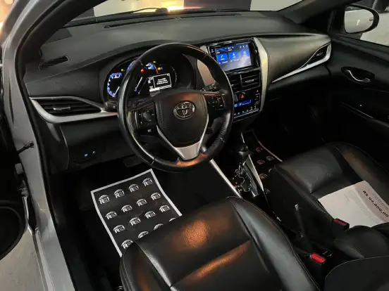 TOYOTA-YARIS-2022