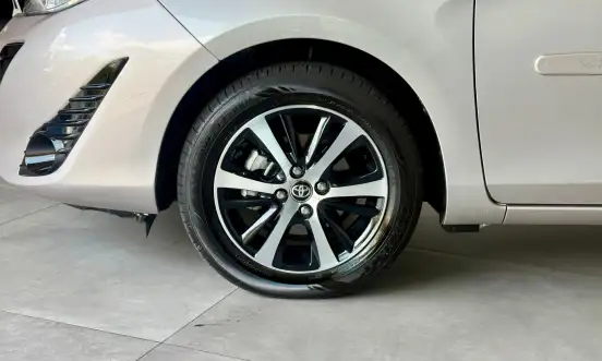 TOYOTA-YARIS-2019