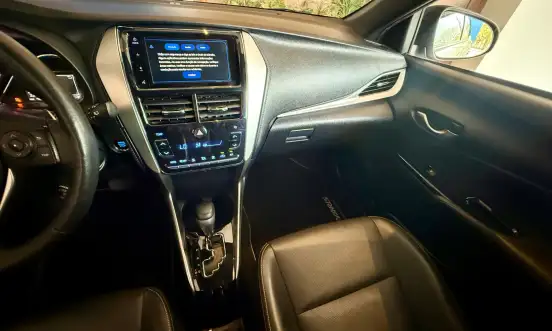TOYOTA-YARIS-2019