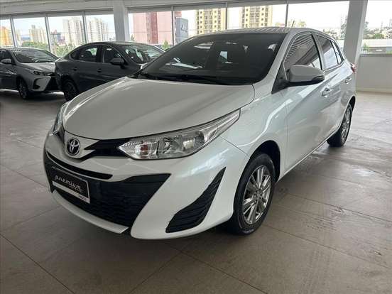 TOYOTA-YARIS-2021