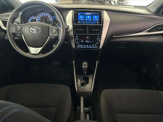 TOYOTA-YARIS-2021