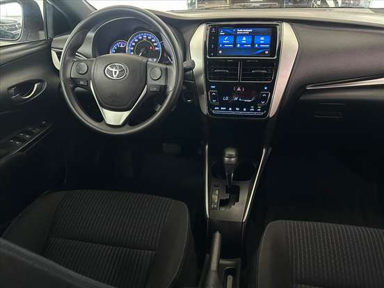 TOYOTA-YARIS-2021