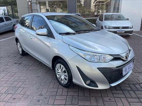 TOYOTA-YARIS-2019