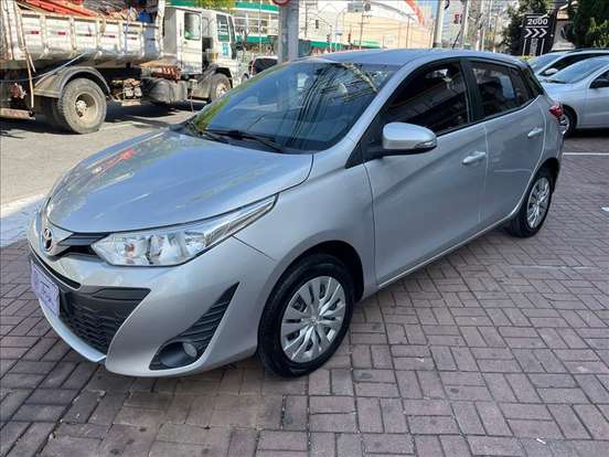 TOYOTA-YARIS-2019