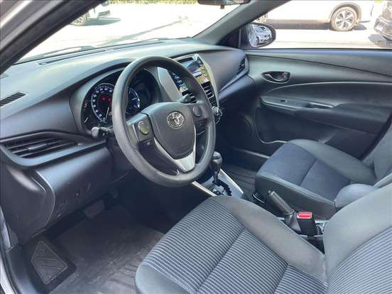 TOYOTA-YARIS-2019
