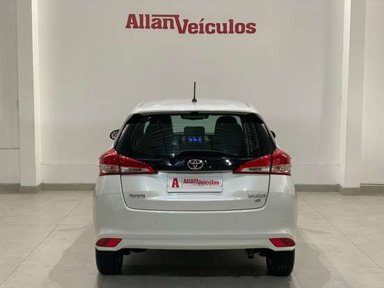 TOYOTA-YARIS-2018