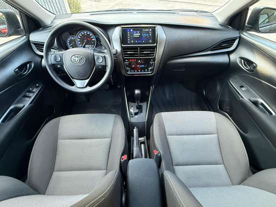 TOYOTA-YARIS-2024