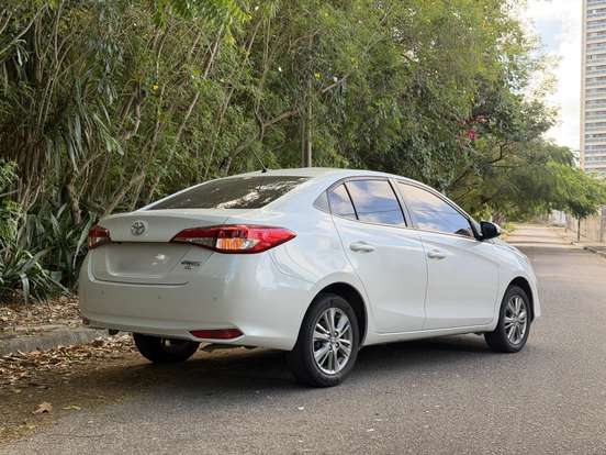 TOYOTA-YARIS-2019