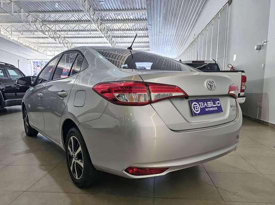 TOYOTA-YARIS-2021