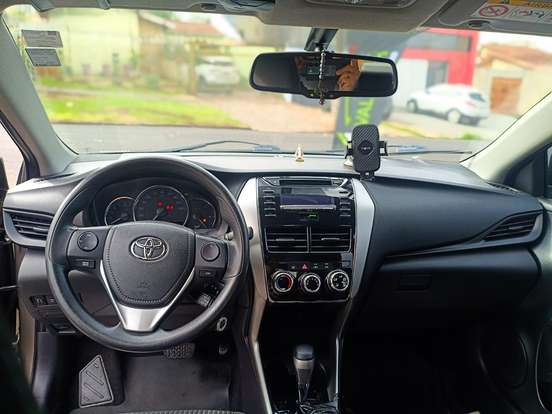TOYOTA-YARIS-2019