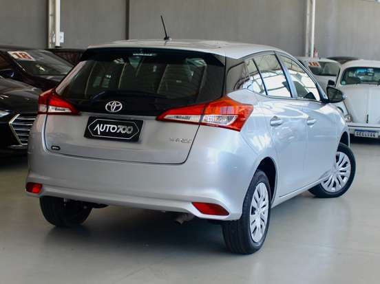 TOYOTA-YARIS-2024