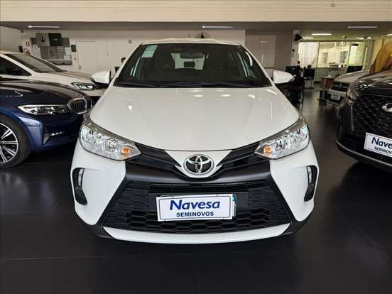 TOYOTA-YARIS-2024