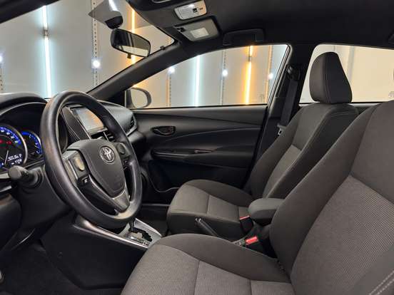 TOYOTA-YARIS-2024