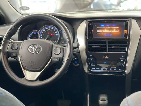 TOYOTA-YARIS-2021