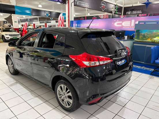 TOYOTA-YARIS-2021