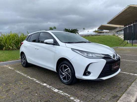 TOYOTA-YARIS-2022