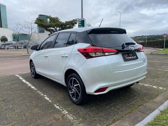 TOYOTA-YARIS-2022