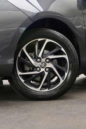 TOYOTA-YARIS-2022