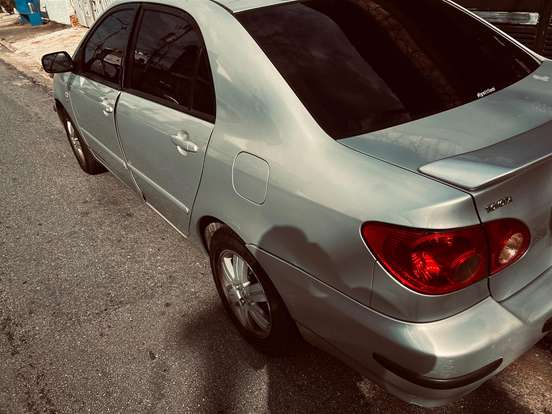 TOYOTA-COROLLA-2005