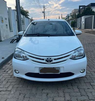 TOYOTA-ETIOS-2015