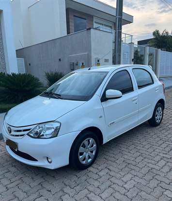 TOYOTA-ETIOS-2015