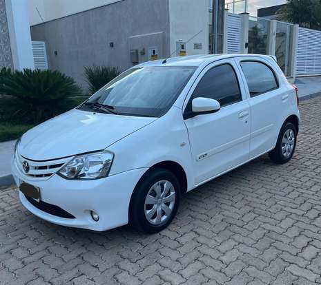 TOYOTA-ETIOS-1.3 X 16V FLEX 4P MANUAL TOYOTA-ETIOS-2015