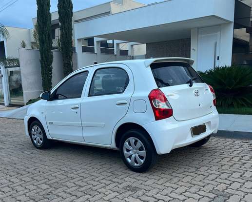 TOYOTA-ETIOS-1.3 X 16V FLEX 4P MANUAL TOYOTA-ETIOS-2015