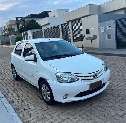 TOYOTA-ETIOS-2015
