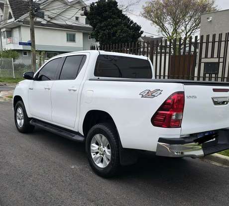 TOYOTA-HILUX-2015