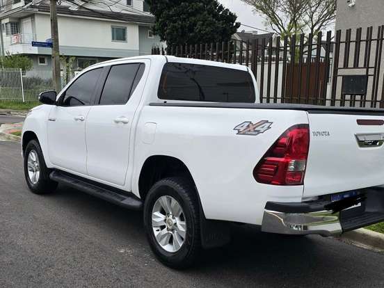 TOYOTA-HILUX-2.8 SRV 4X4 CD 16V DIESEL 4P AUTOMÁTICO TOYOTA-HILUX-2015
