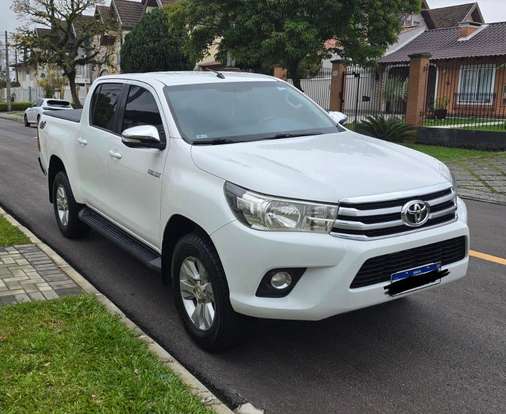 TOYOTA-HILUX-2015
