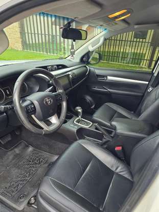 TOYOTA-HILUX-2015