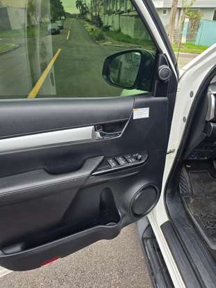 TOYOTA-HILUX-2015