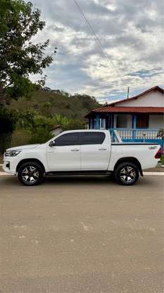 TOYOTA-HILUX-2018